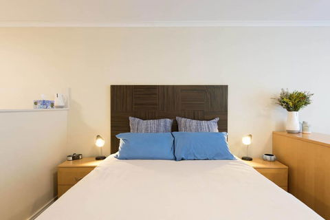 Grande Esplanade Studio - Accommodation Burleigh 2