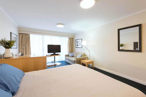 Grande Esplanade Studio - Accommodation Burleigh 3