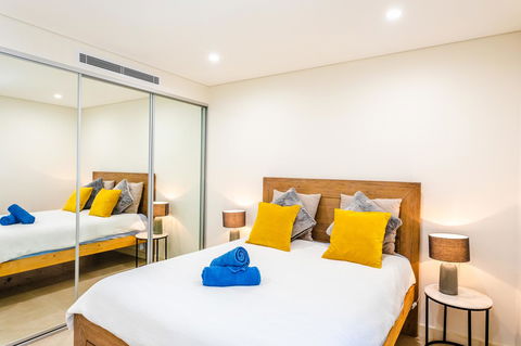 Near Train Station, New 2 BR Apt/free Parking - Accommodation Burleigh 25