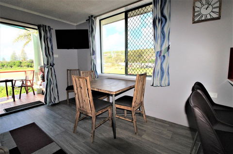 Beachfront 3, 25 Willow Street - Accommodation Burleigh 3