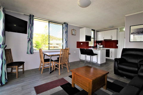 Beachfront 3, 25 Willow Street - Accommodation Burleigh 1