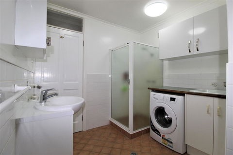 Beachfront 3, 25 Willow Street - Accommodation Burleigh 11