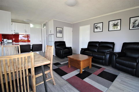 Beachfront 3, 25 Willow Street - Accommodation Burleigh 0