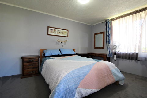 Beachfront 3, 25 Willow Street - Accommodation Burleigh 9