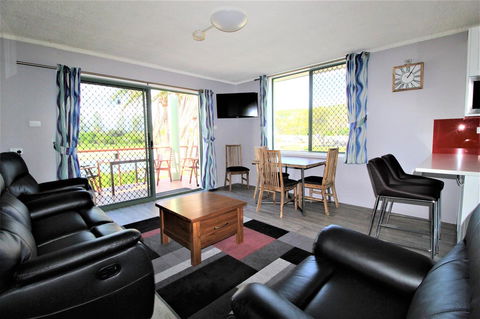 Beachfront 3, 25 Willow Street - Accommodation Burleigh 2