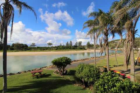 Beachfront 3, 25 Willow Street - Accommodation Burleigh 8