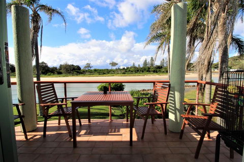 Beachfront 3, 25 Willow Street - Accommodation Burleigh 4