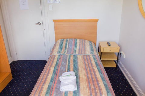 Gardners Inn Hotel - Accommodation Burleigh 42