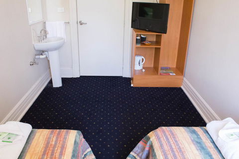 Gardners Inn Hotel - Accommodation Burleigh 17
