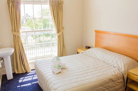 Gardners Inn Hotel - Accommodation Burleigh 33