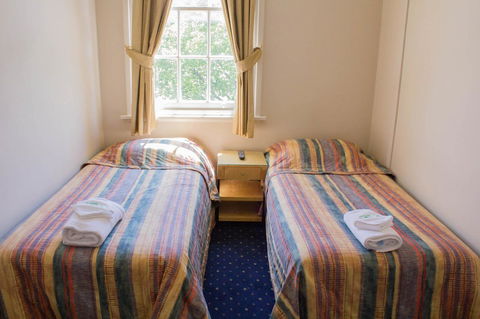 Gardners Inn Hotel - Accommodation Burleigh 32