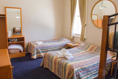 Gardners Inn Hotel - Accommodation Burleigh 19