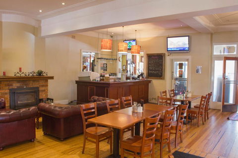 Gardners Inn Hotel - Accommodation Burleigh 9