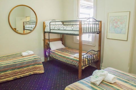 Gardners Inn Hotel - Accommodation Burleigh 22