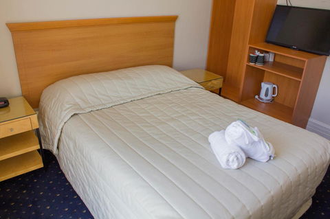 Gardners Inn Hotel - Accommodation Burleigh 34