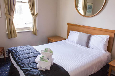 Gardners Inn Hotel - Accommodation Burleigh 28