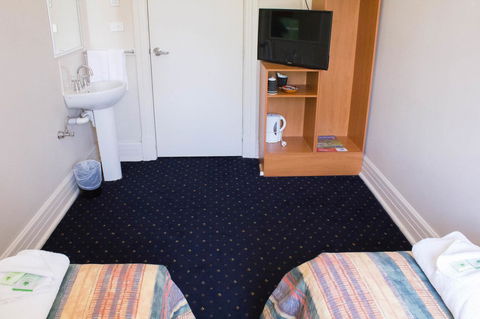 Gardners Inn Hotel - Accommodation Burleigh 18