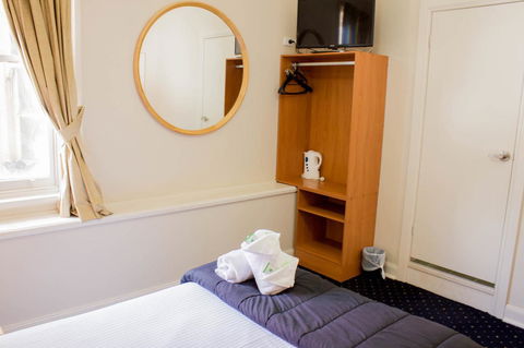 Gardners Inn Hotel - Accommodation Burleigh 24
