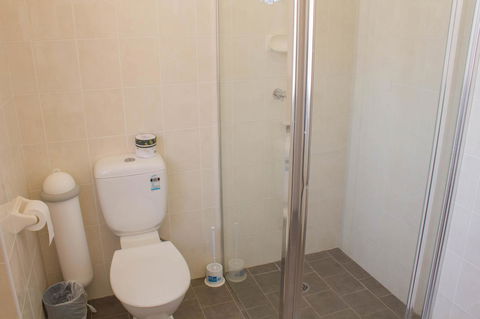Gardners Inn Hotel - Accommodation Burleigh 5