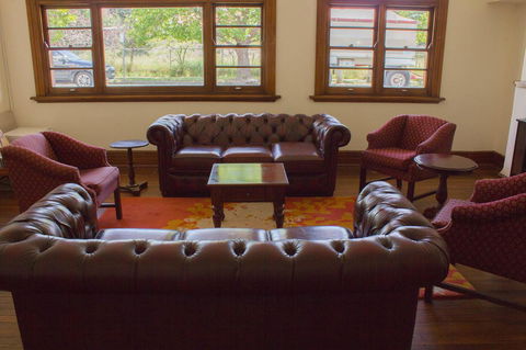 Gardners Inn Hotel - Accommodation Burleigh 12