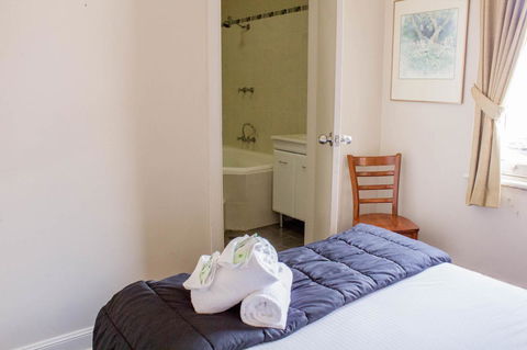 Gardners Inn Hotel - Accommodation Burleigh 31