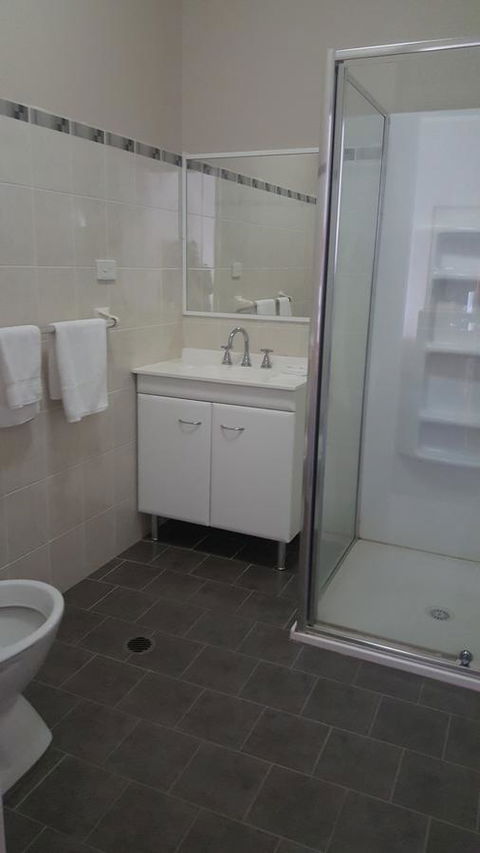 Gardners Inn Hotel - Accommodation Burleigh 43