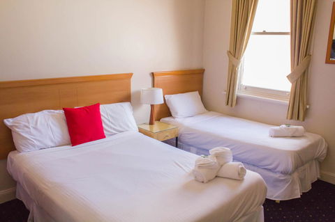 Gardners Inn Hotel - Accommodation Burleigh 3