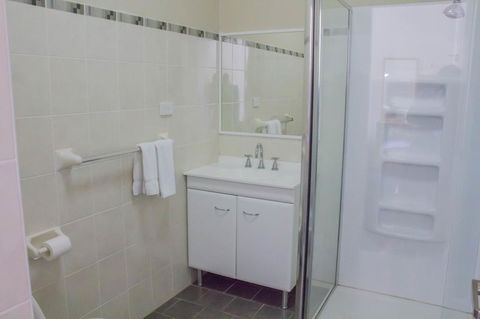 Gardners Inn Hotel - Accommodation Burleigh 16