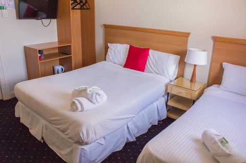 Gardners Inn Hotel - Accommodation Burleigh 2