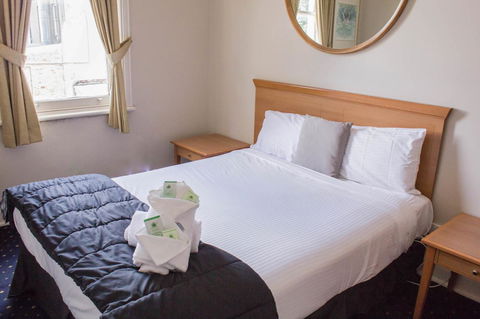 Gardners Inn Hotel - Accommodation Burleigh 30
