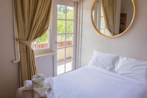 Gardners Inn Hotel - Accommodation Burleigh 27
