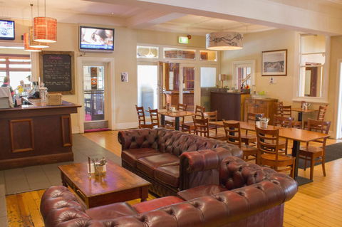 Gardners Inn Hotel - Accommodation Burleigh 8