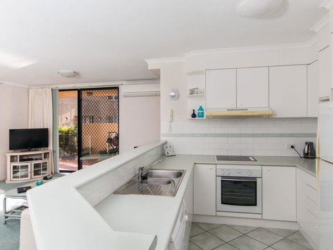Horizons 1 - Accommodation Burleigh 5