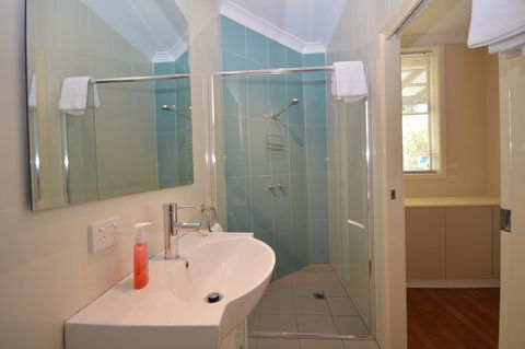 The Old Saddlery - Accommodation Burleigh 4