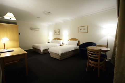 Carlyle Suites & Apartments - Accommodation Burleigh 6