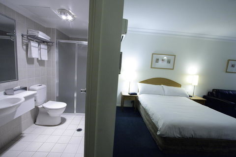 Carlyle Suites & Apartments - Accommodation Burleigh 9