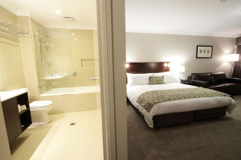 Carlyle Suites & Apartments - Accommodation Burleigh 10