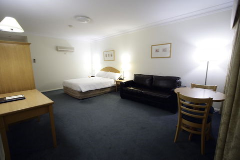 Carlyle Suites & Apartments - Accommodation Burleigh 8