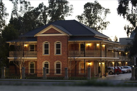 Carlyle Suites & Apartments - Accommodation Burleigh 0