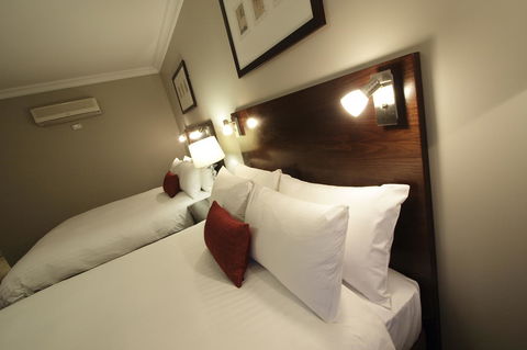 Carlyle Suites & Apartments - Accommodation Burleigh 14