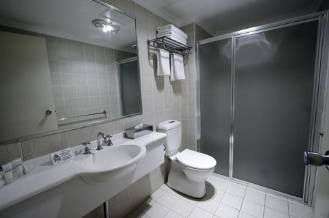 Carlyle Suites & Apartments - Accommodation Burleigh 7