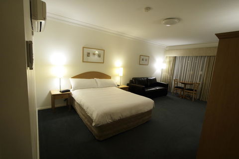 Carlyle Suites & Apartments - Accommodation Burleigh 5