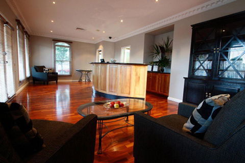 Carlyle Suites & Apartments - Accommodation Burleigh 1
