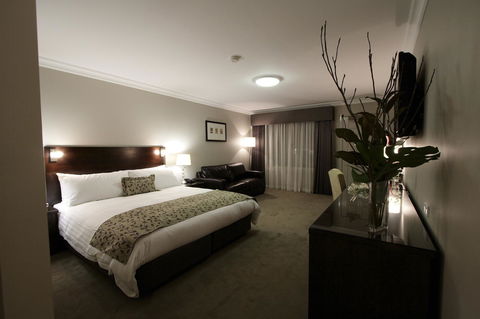 Carlyle Suites & Apartments - Accommodation Burleigh 3