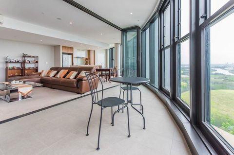 180Â° Water View Three Bedroom (wooden Furniture) - Accommodation Burleigh 7