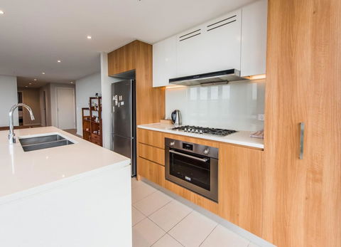 180Â° Water View Three Bedroom (wooden Furniture) - Accommodation Burleigh 31