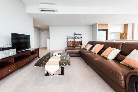 180Â° Water View Three Bedroom (wooden Furniture) - Accommodation Burleigh 26