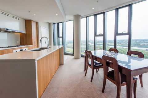 180Â° Water View Three Bedroom (wooden Furniture) - Accommodation Burleigh 10