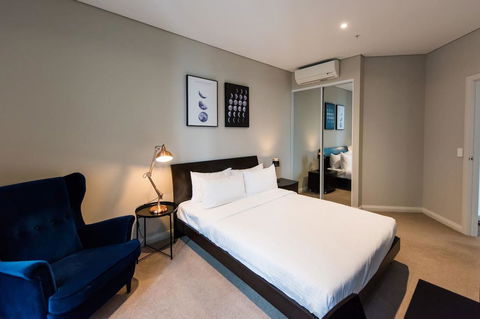 180Â° Water View Three Bedroom (wooden Furniture) - Accommodation Burleigh 8