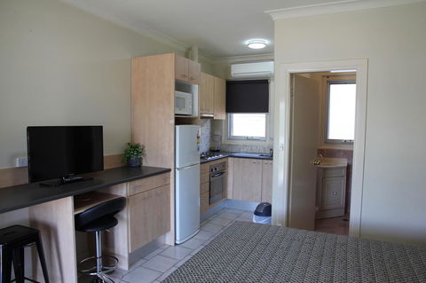 Tumut Apartments - Accommodation Burleigh 5